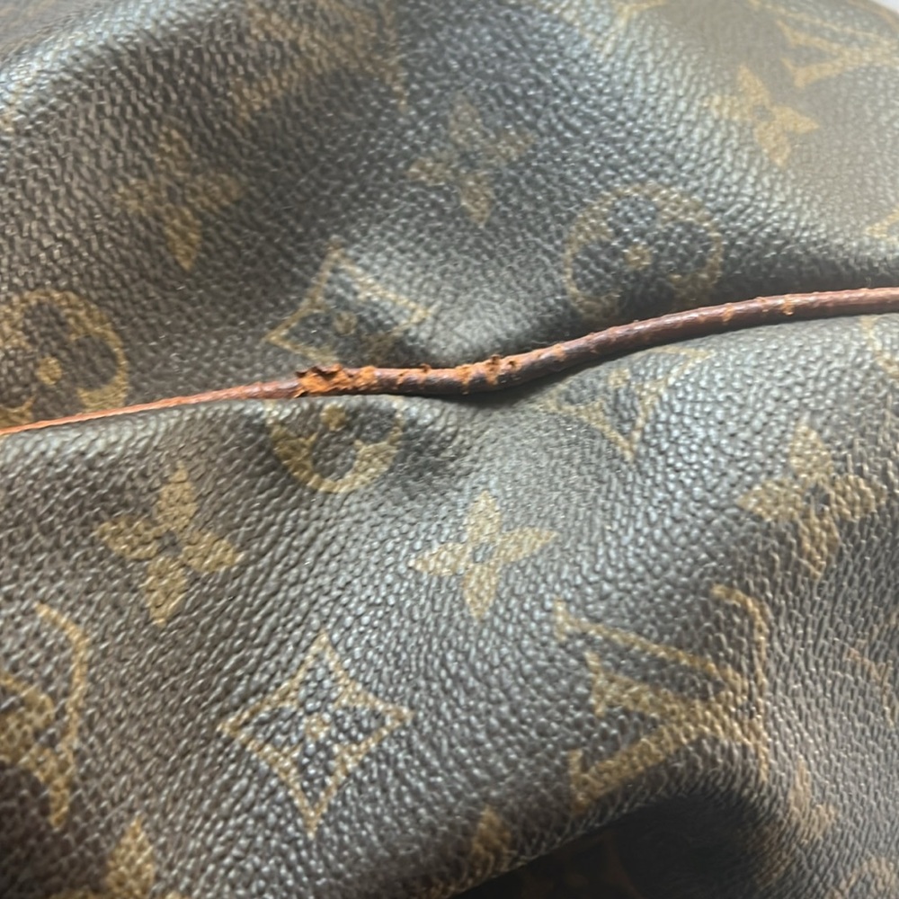 Louis Vuitton Keepall 55 Bandouliere Duffel Bag - Picture 14 of 17